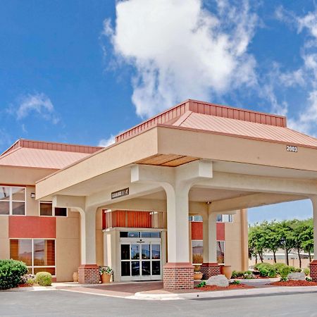 Ramada By Wyndham West Memphis Hotel Exterior photo